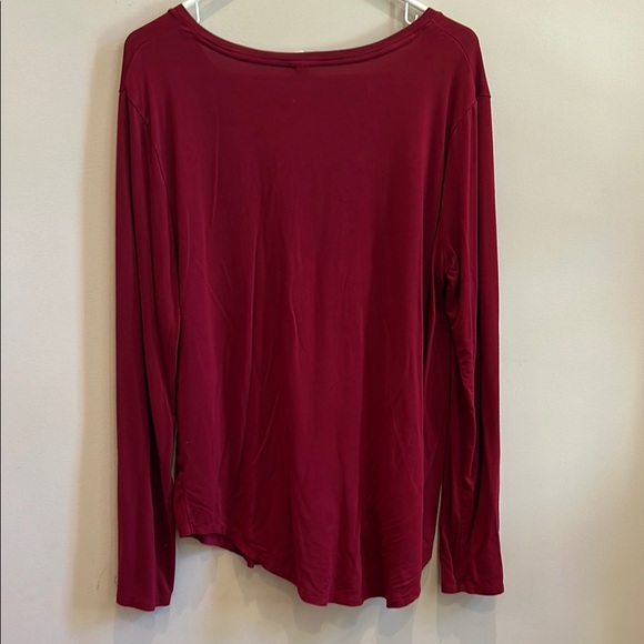 Old Navy Women's Deep Red Long Sleeve V-Neck Top - Picture 3 of 3